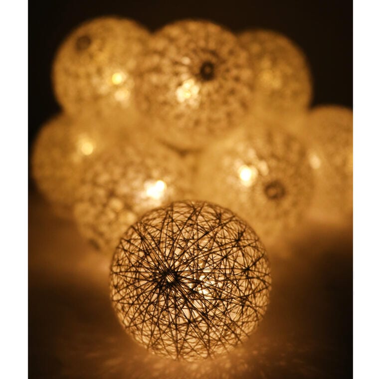 Białe lampki Cotton Balls 10 LED na baterie – fotografia produktu