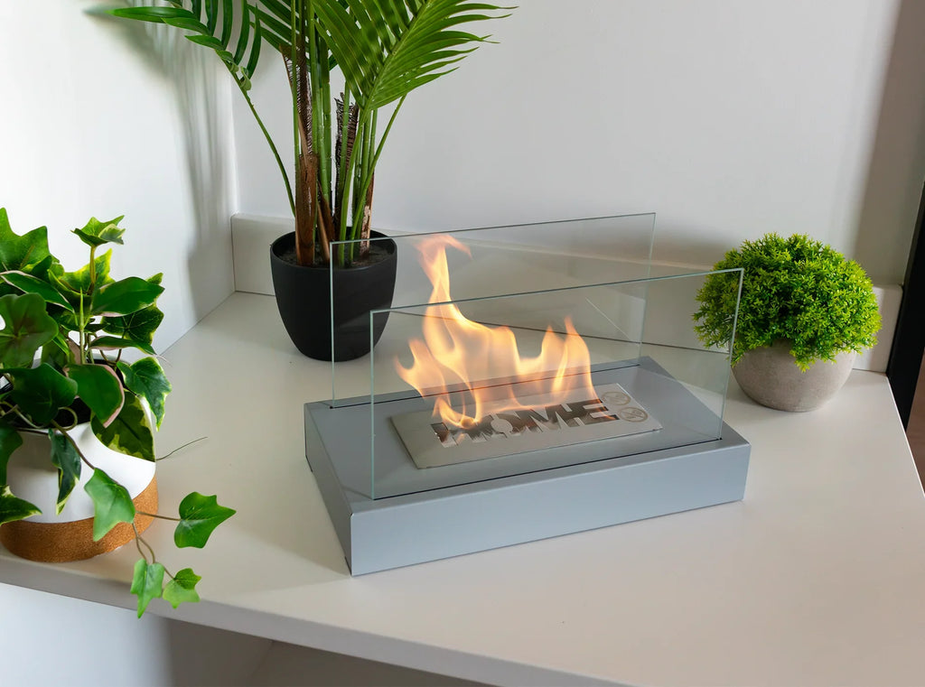 Biokominek wolnostojący Home szary mat – aranżacja producenta