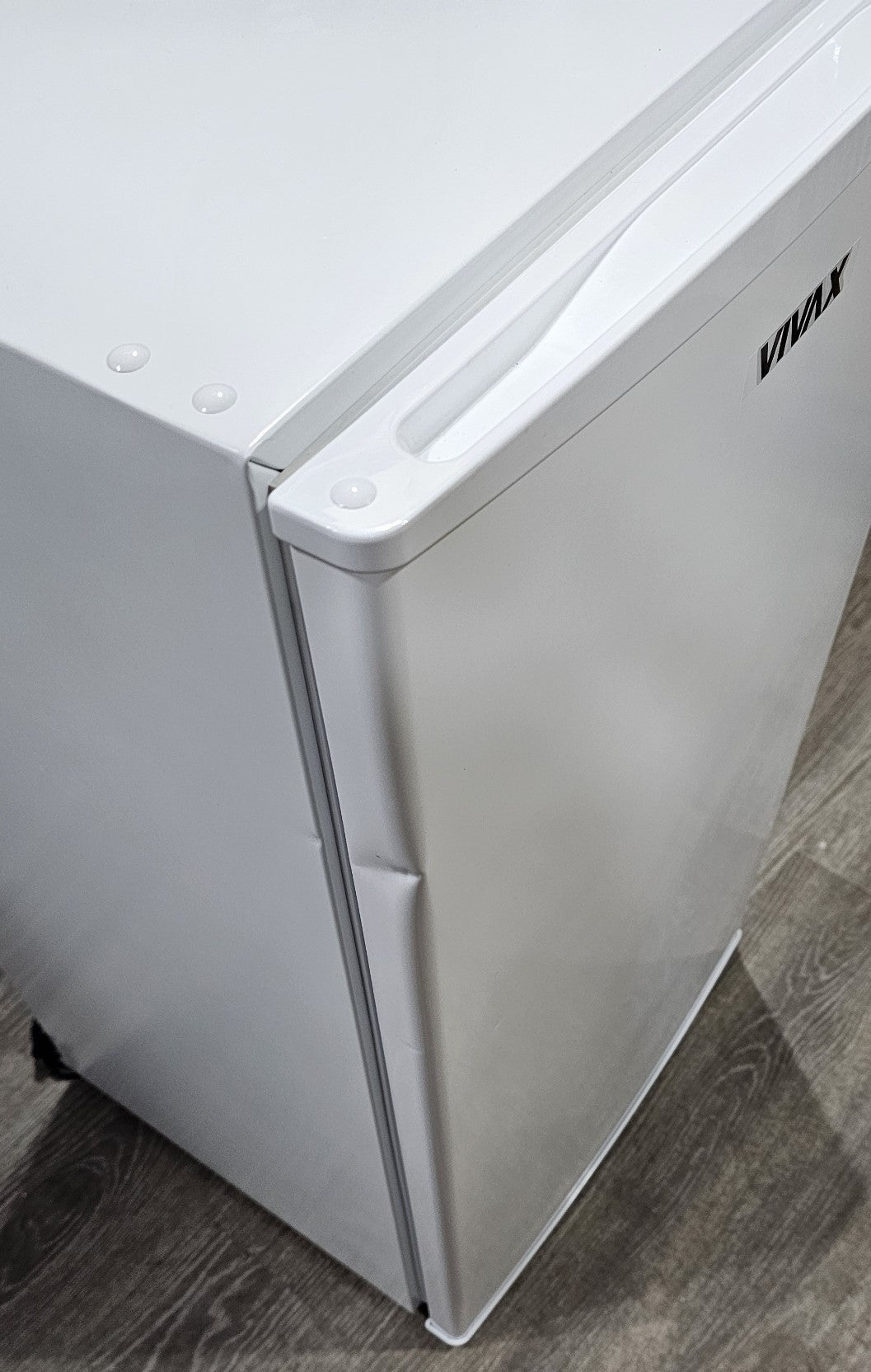 Mała lodówka biurowa hotelowa chłodziarka 93L 85cm Vivax TTL-93 OUTLET