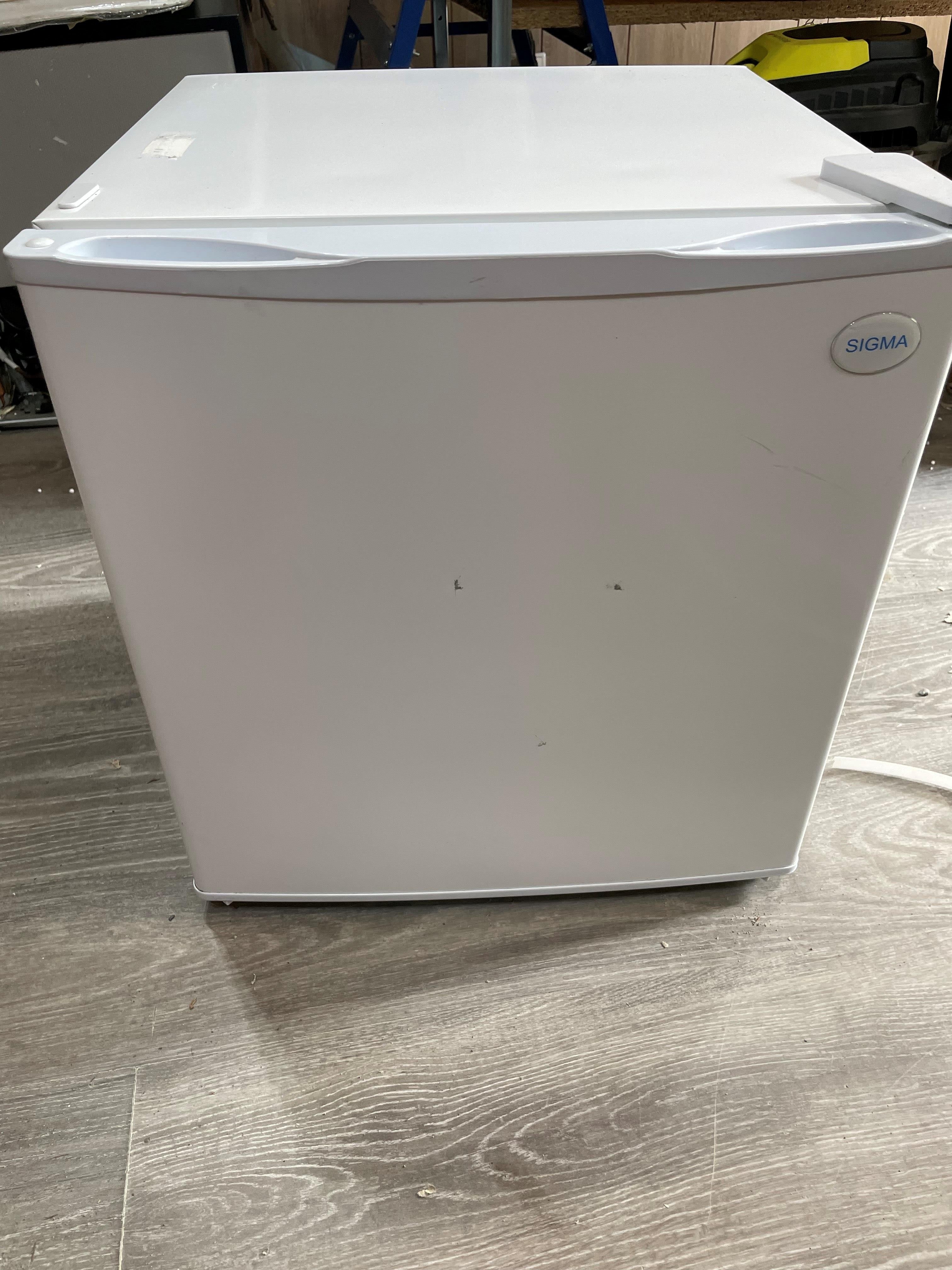 Mała Lodówka SIGMA BC45 Biała 50cm 43L OUTLET
