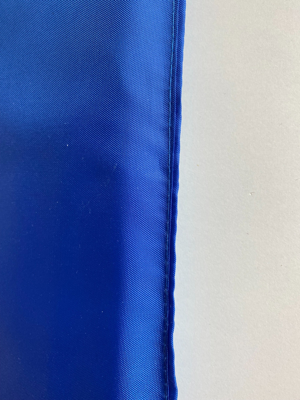Żelowa mata chłodząca dla psa i kota 50 × 90 cm — zbliżenie krawędzi, TopStoc