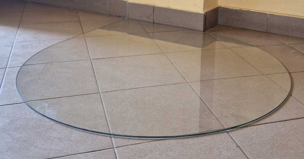 Szyba podstawa hartowana pod kominek 100 x 100 łza — zdjęcie 4